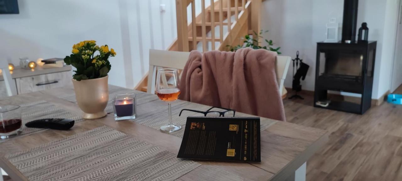 Zakatek Ciszy. Villa Sluchowo Exteriör bild